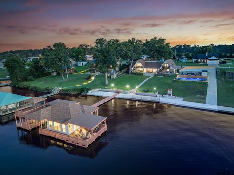 22551 Pine St Frankston TX 75763