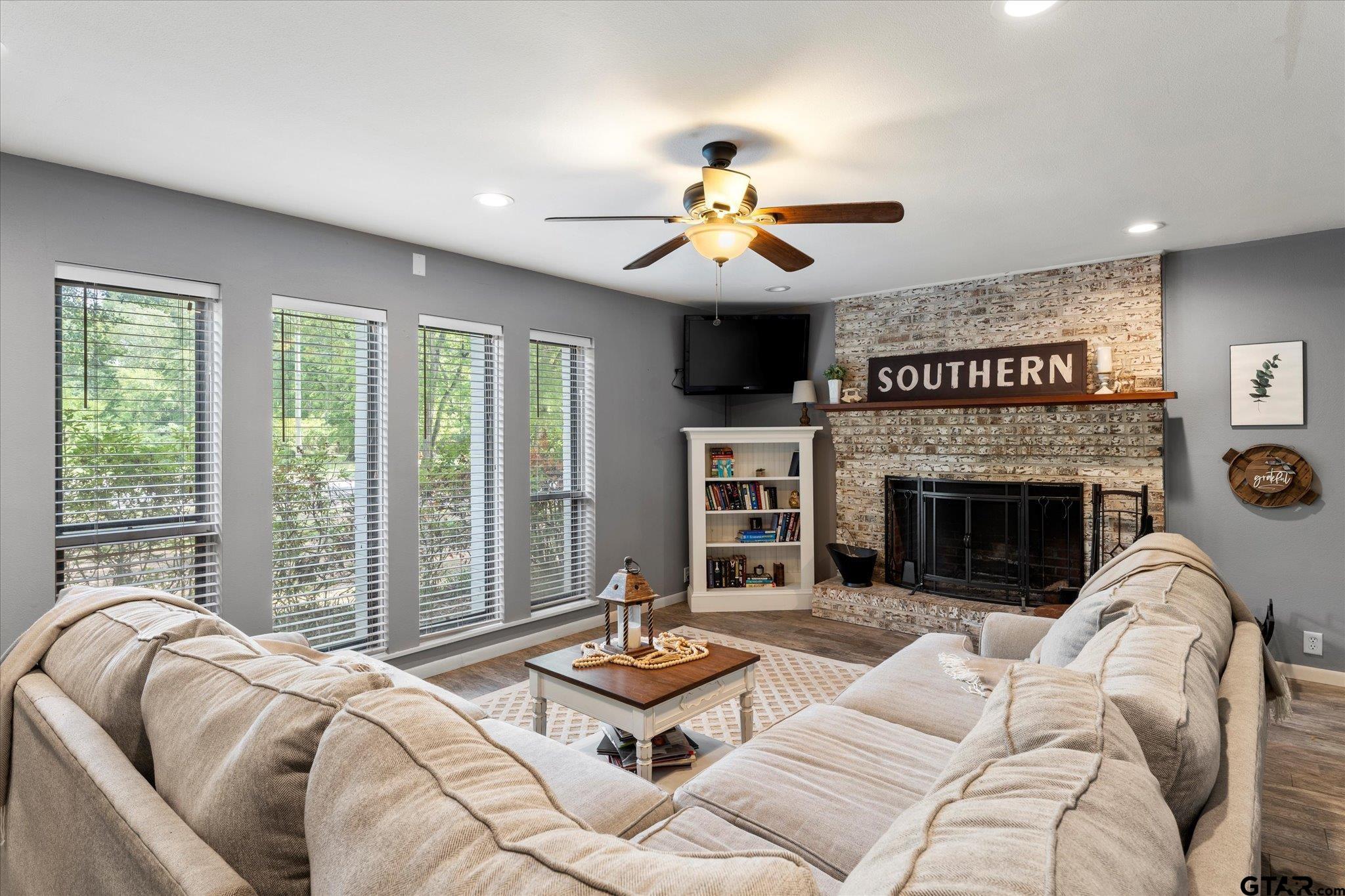 1101 Holly Hill Ln