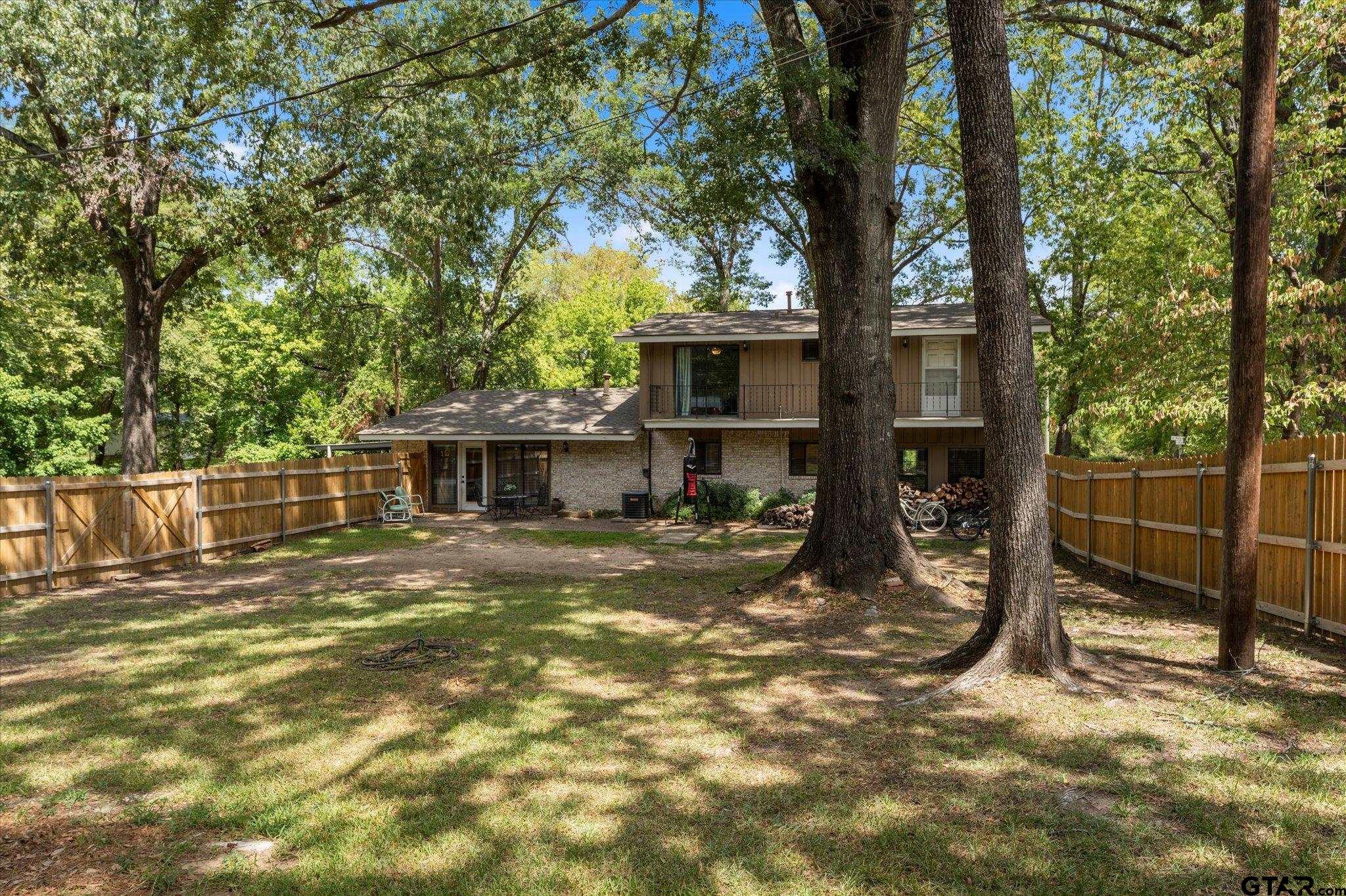 1101 Holly Hill Ln