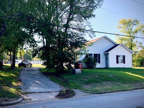 324 S martin street Chandler TX 75758