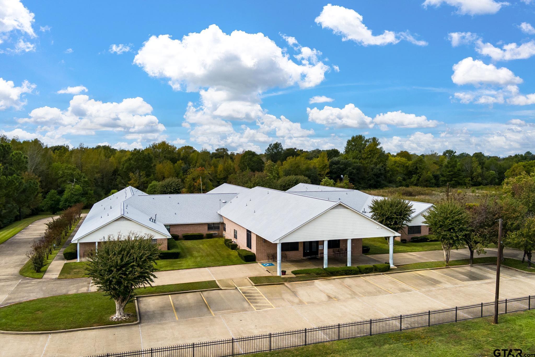 1154 E Loop 304