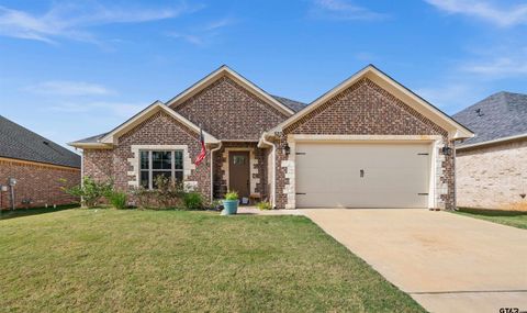 A home in Lindale