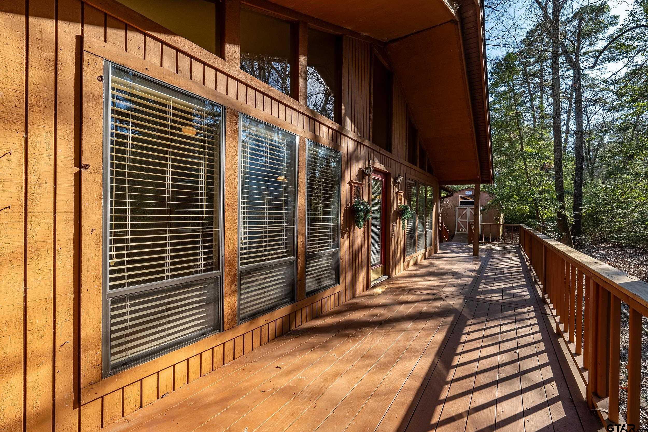 945 Valleywood Trail