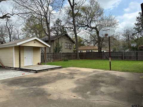 A home in Crockett