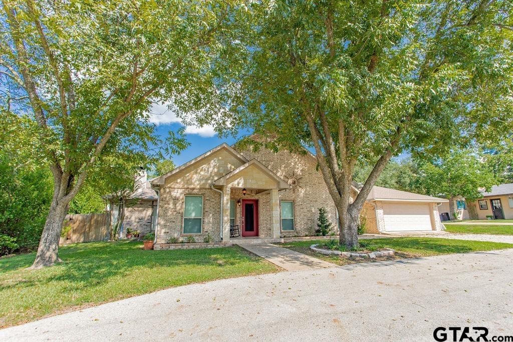 315 Hide Away Ln East