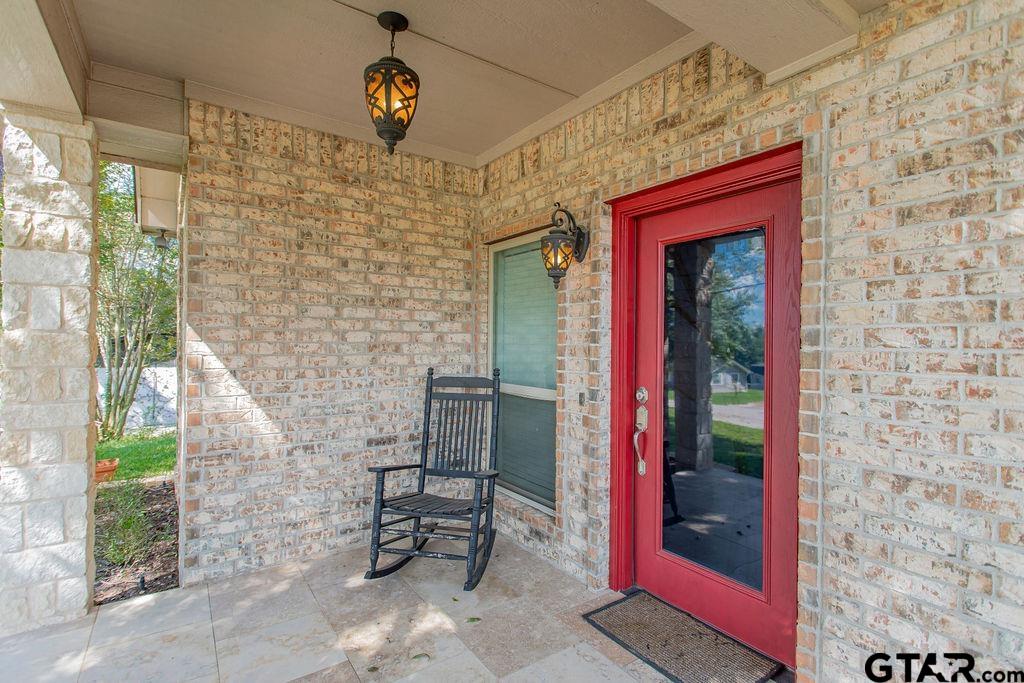 315 Hide Away Ln East