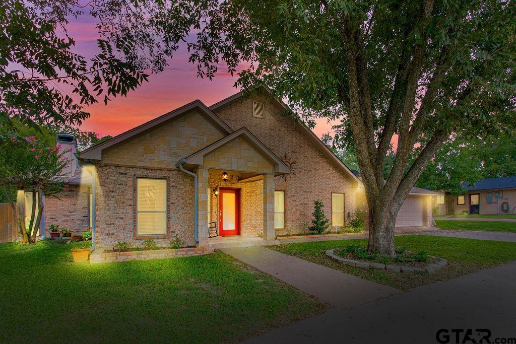 315 Hide Away Ln East