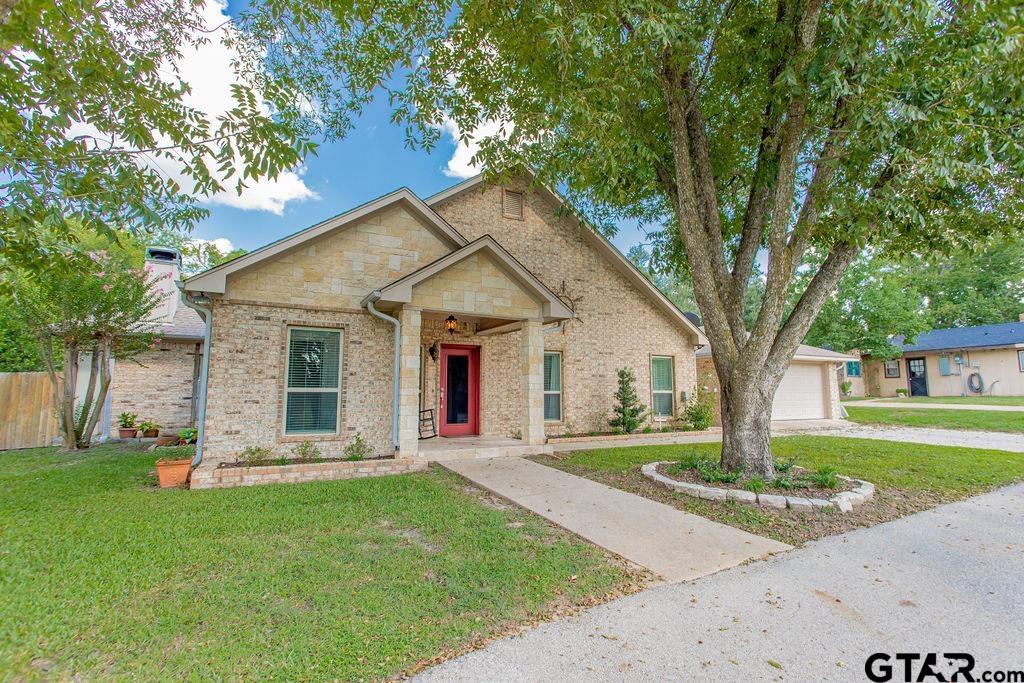 315 Hide Away Ln East