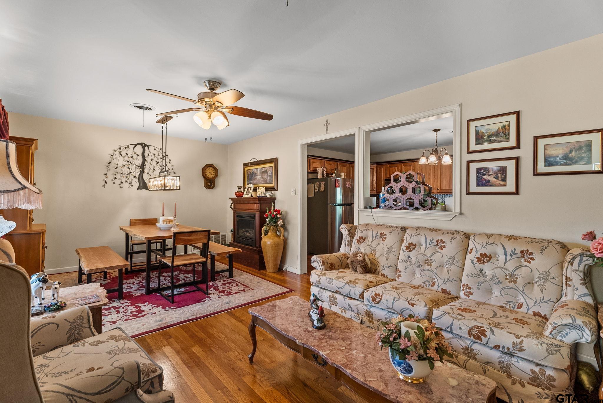 203 Pecan St