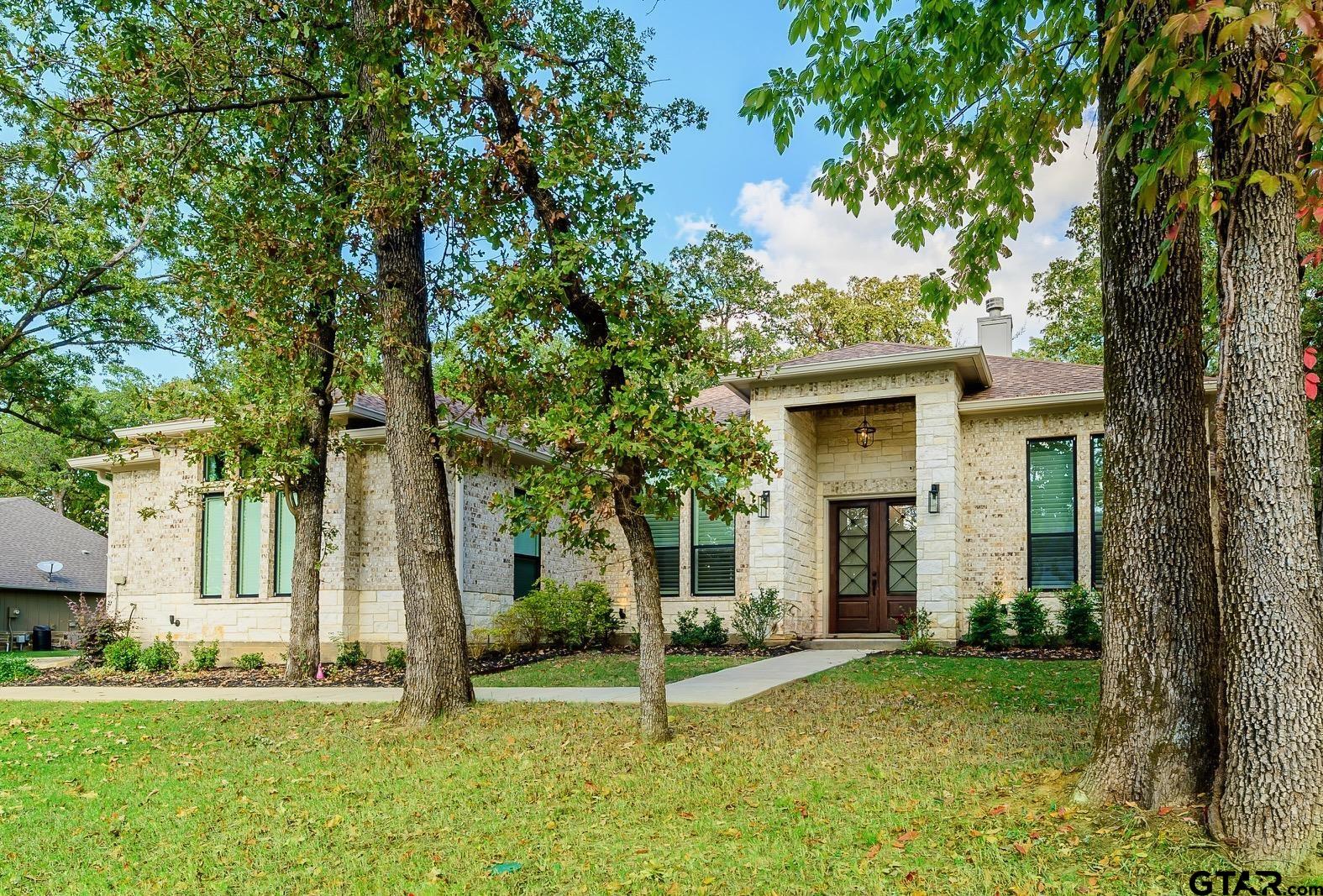 126 E Saint Andrews