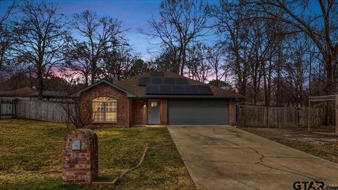 A home in Lindale