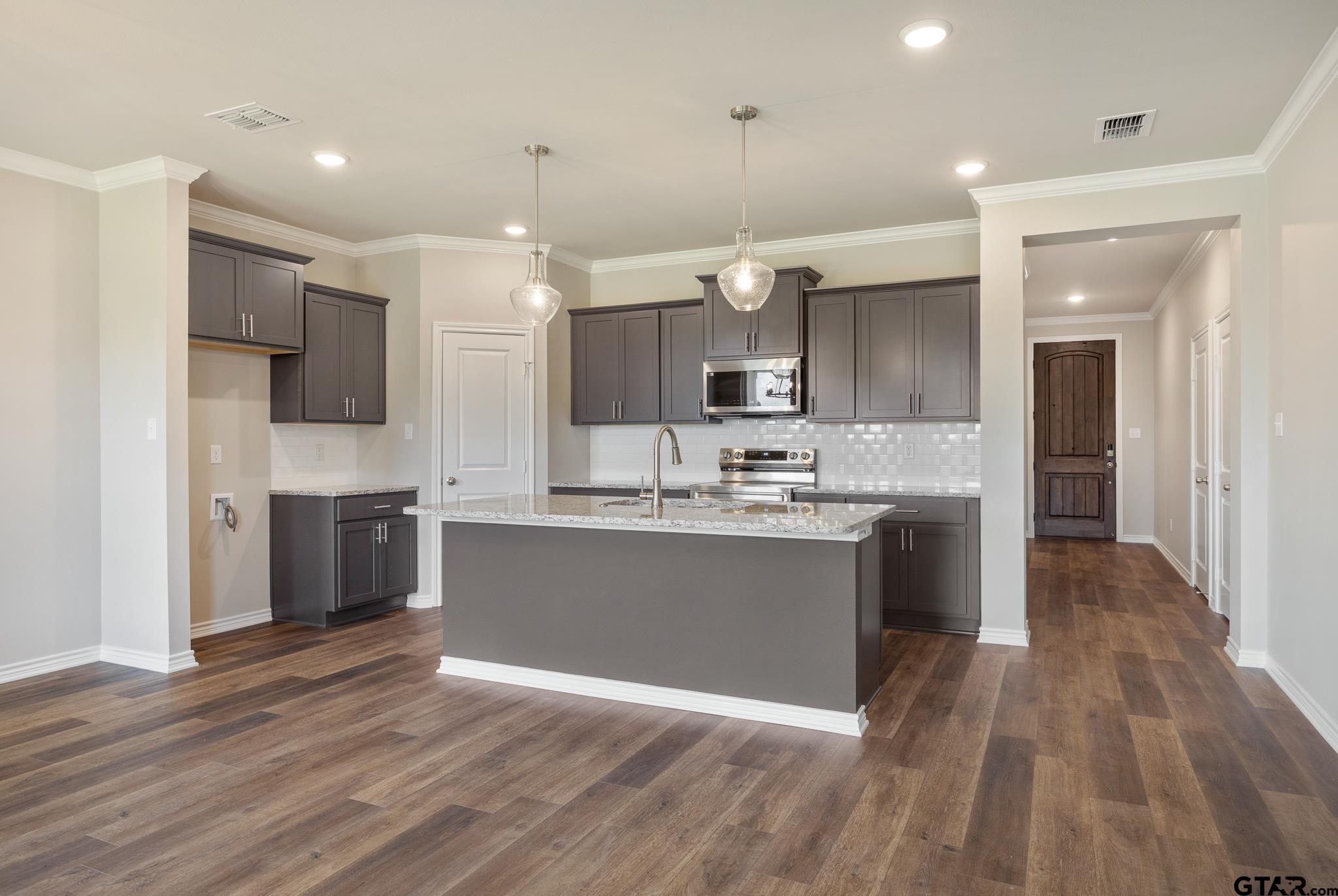 302 Driftwood Way