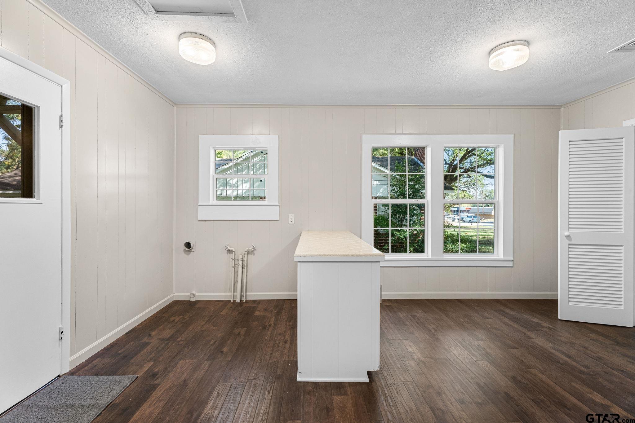 Mineola, Texas 75773, United States, 2 Bedrooms Bedrooms, ,1 BathroomBathrooms,Residential,Pending,38508