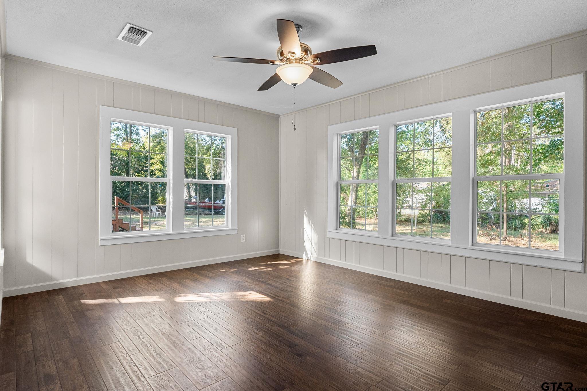 Mineola, Texas 75773, United States, 2 Bedrooms Bedrooms, ,1 BathroomBathrooms,Residential,Pending,38508