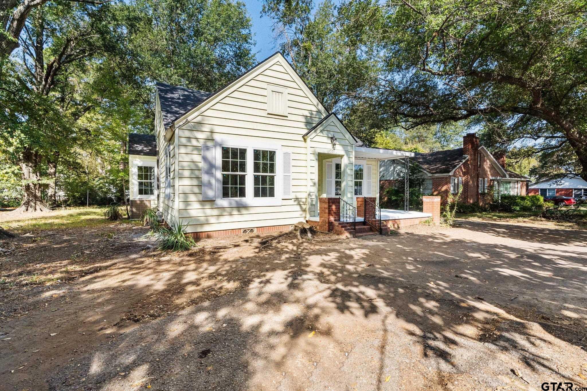 Mineola, Texas 75773, United States, 2 Bedrooms Bedrooms, ,1 BathroomBathrooms,Residential,Pending,38508