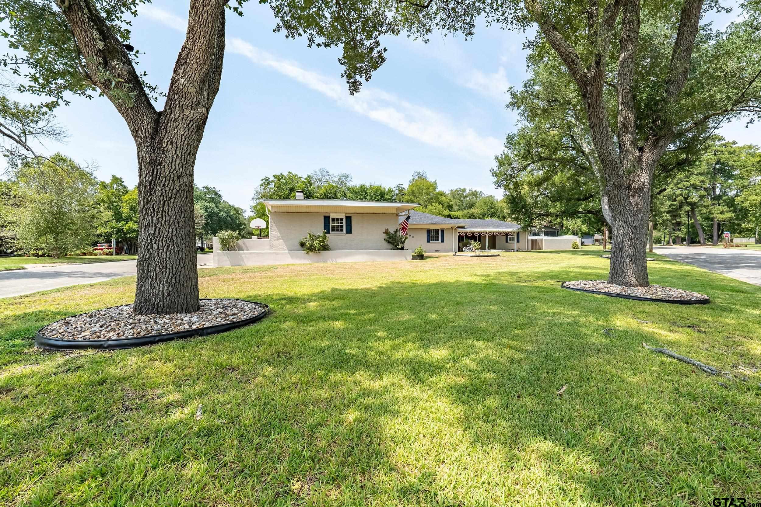 1003 Hillcrest