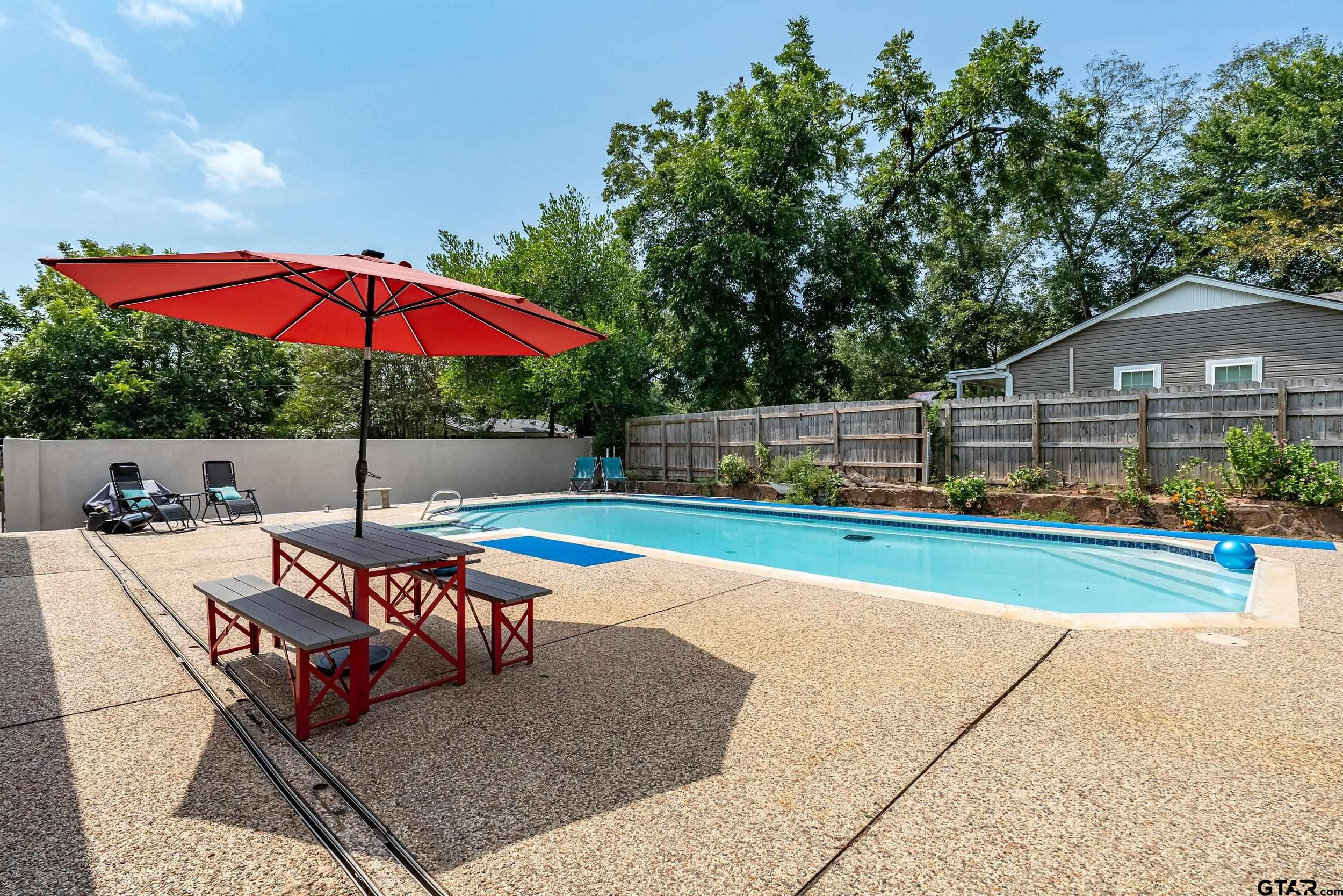 1003 Hillcrest