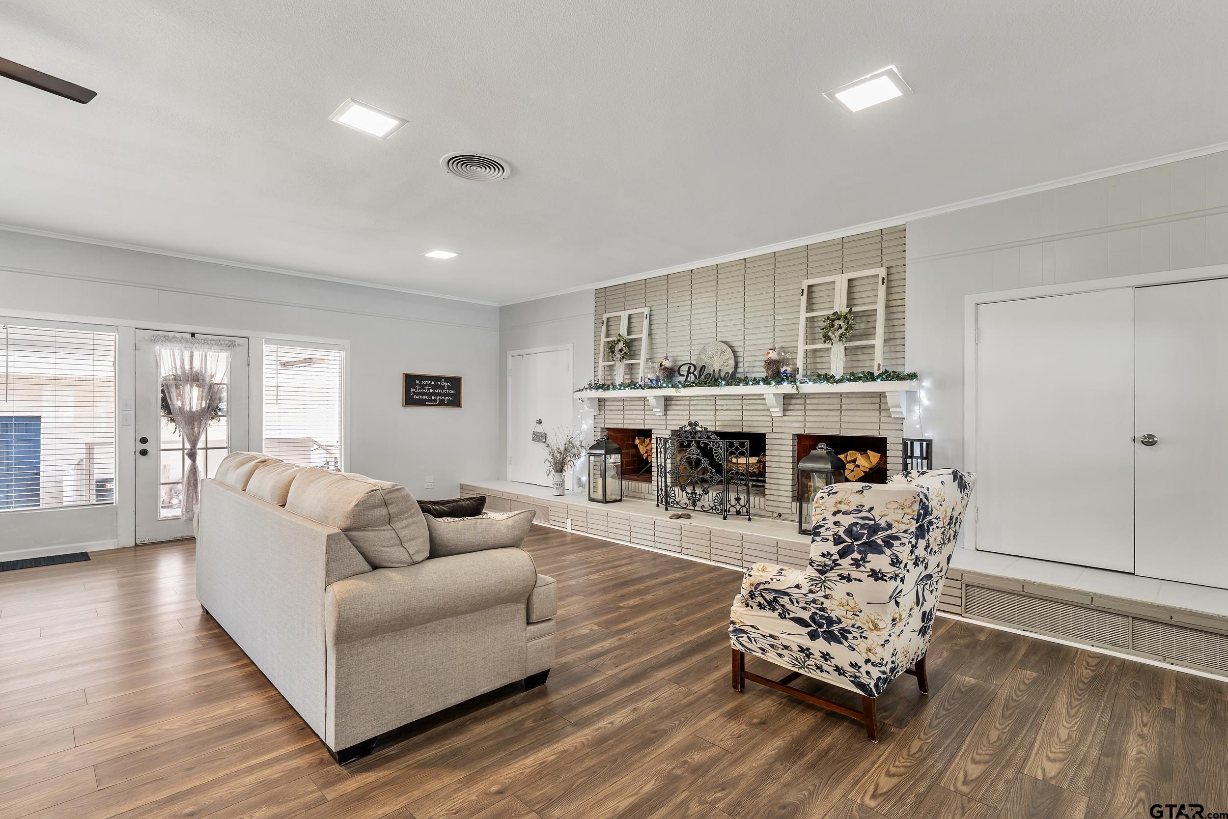 1003 Hillcrest