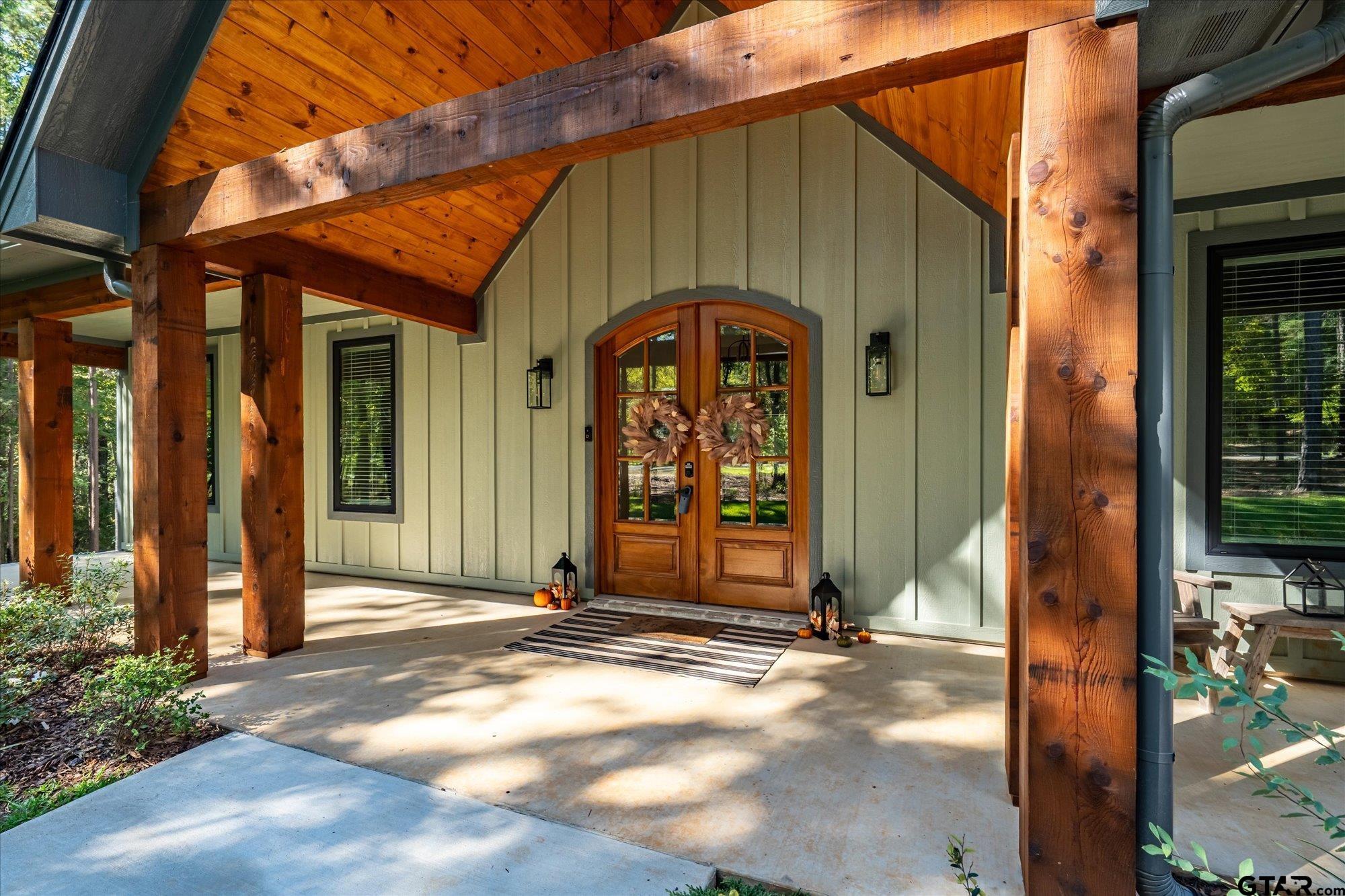 15360 Lakeside Dr