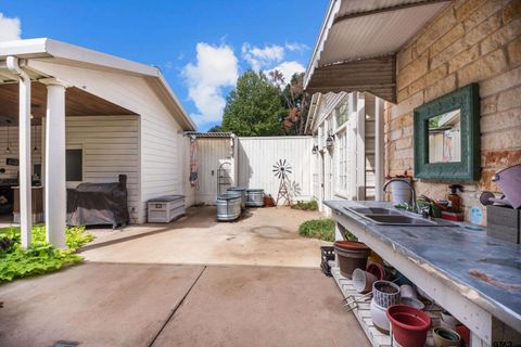 A home in Crockett