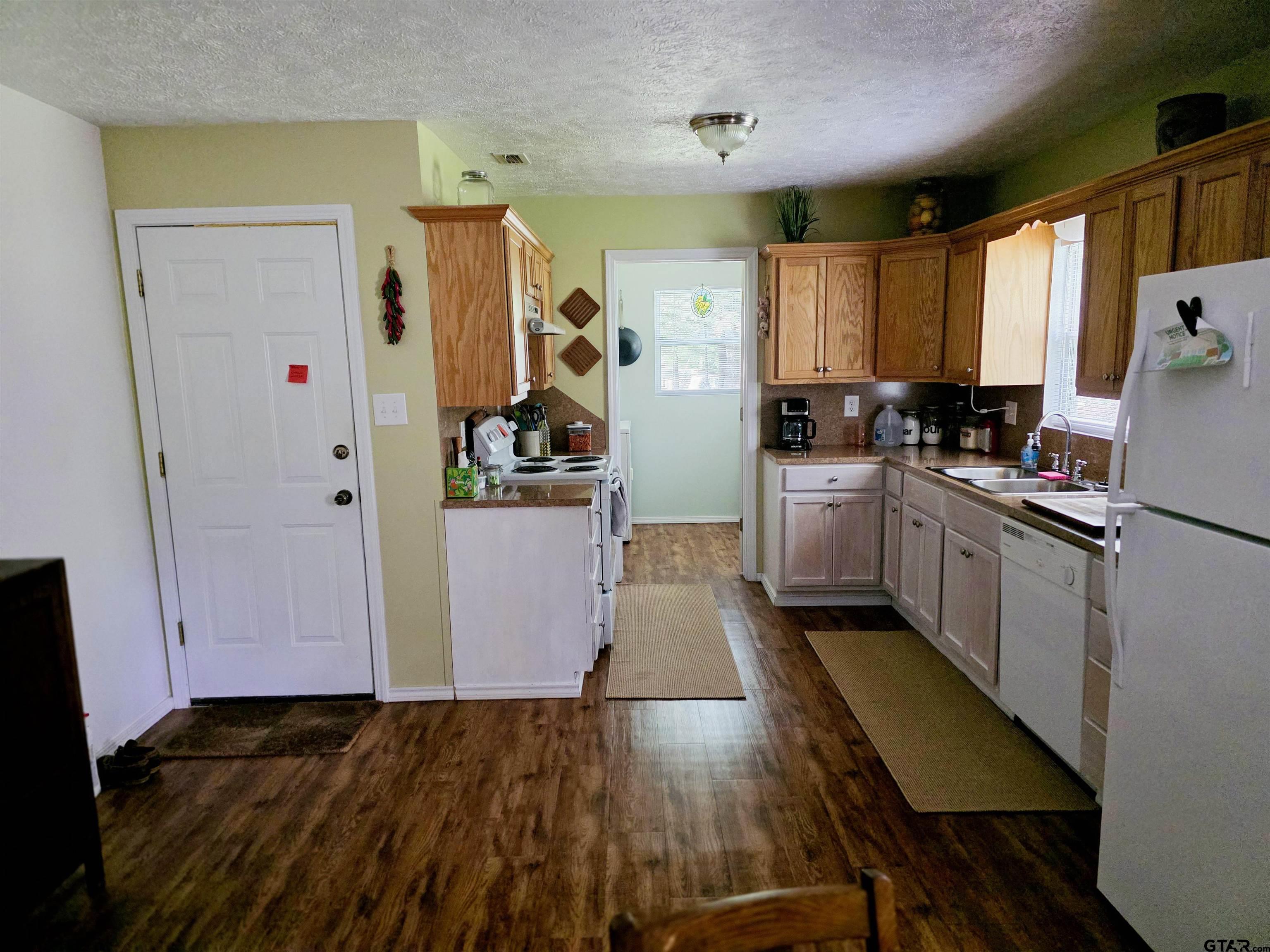 1548 N FM 782