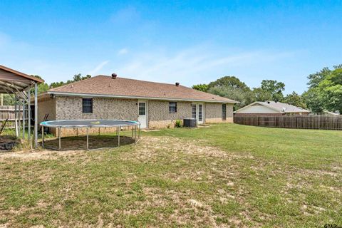 A home in Lindale