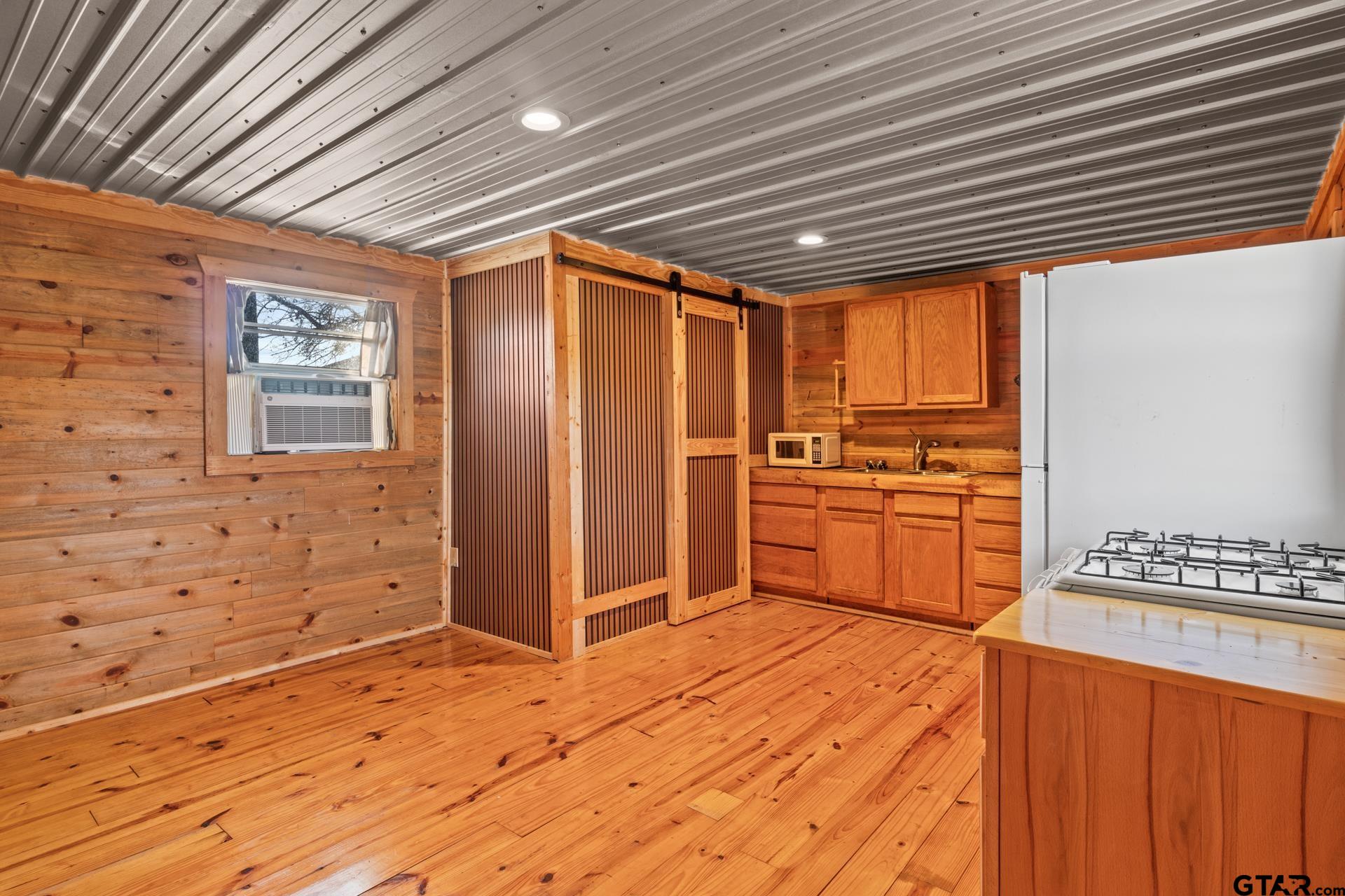 808 County Road 2121