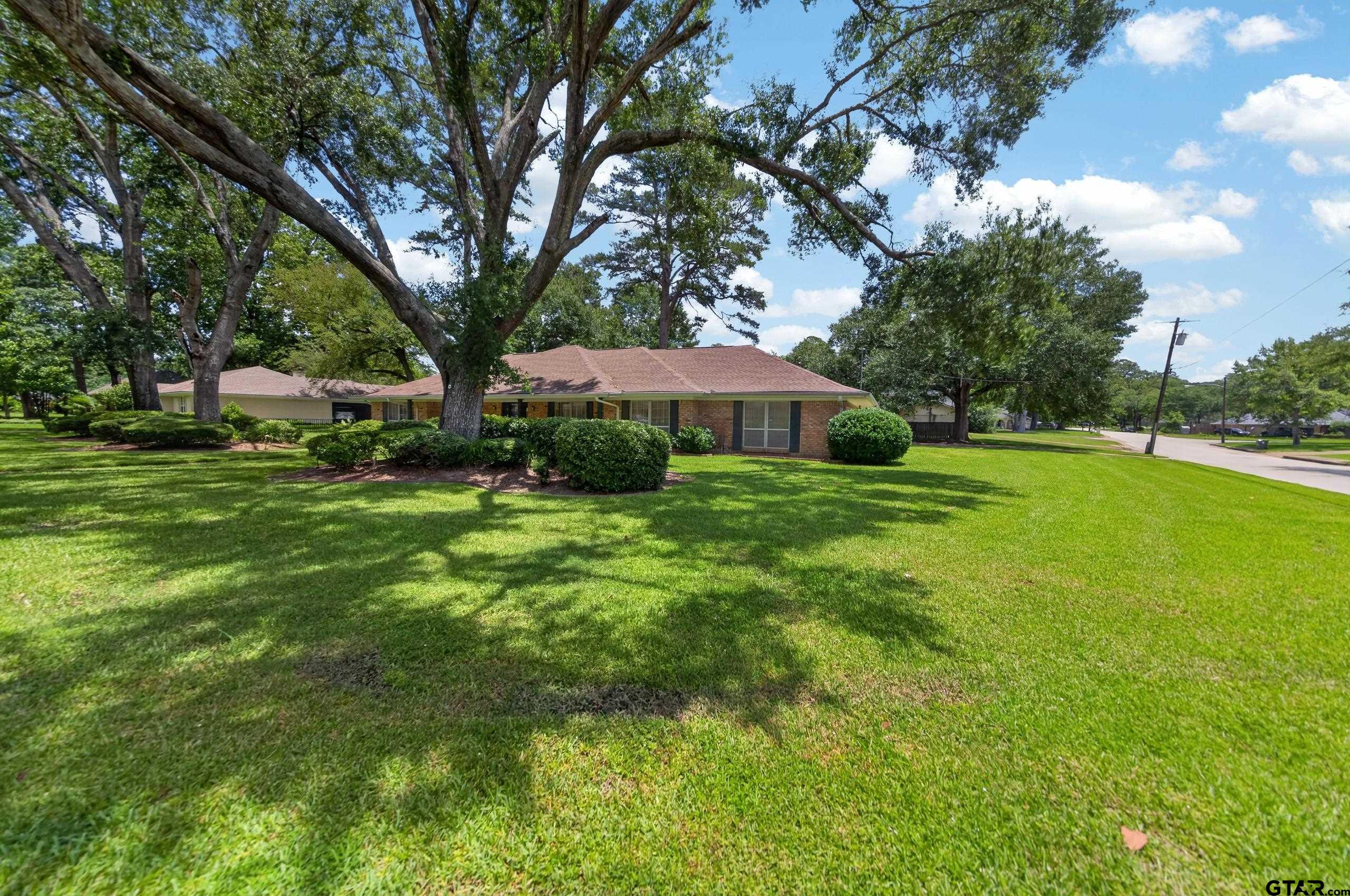 8240 Baylor Dr