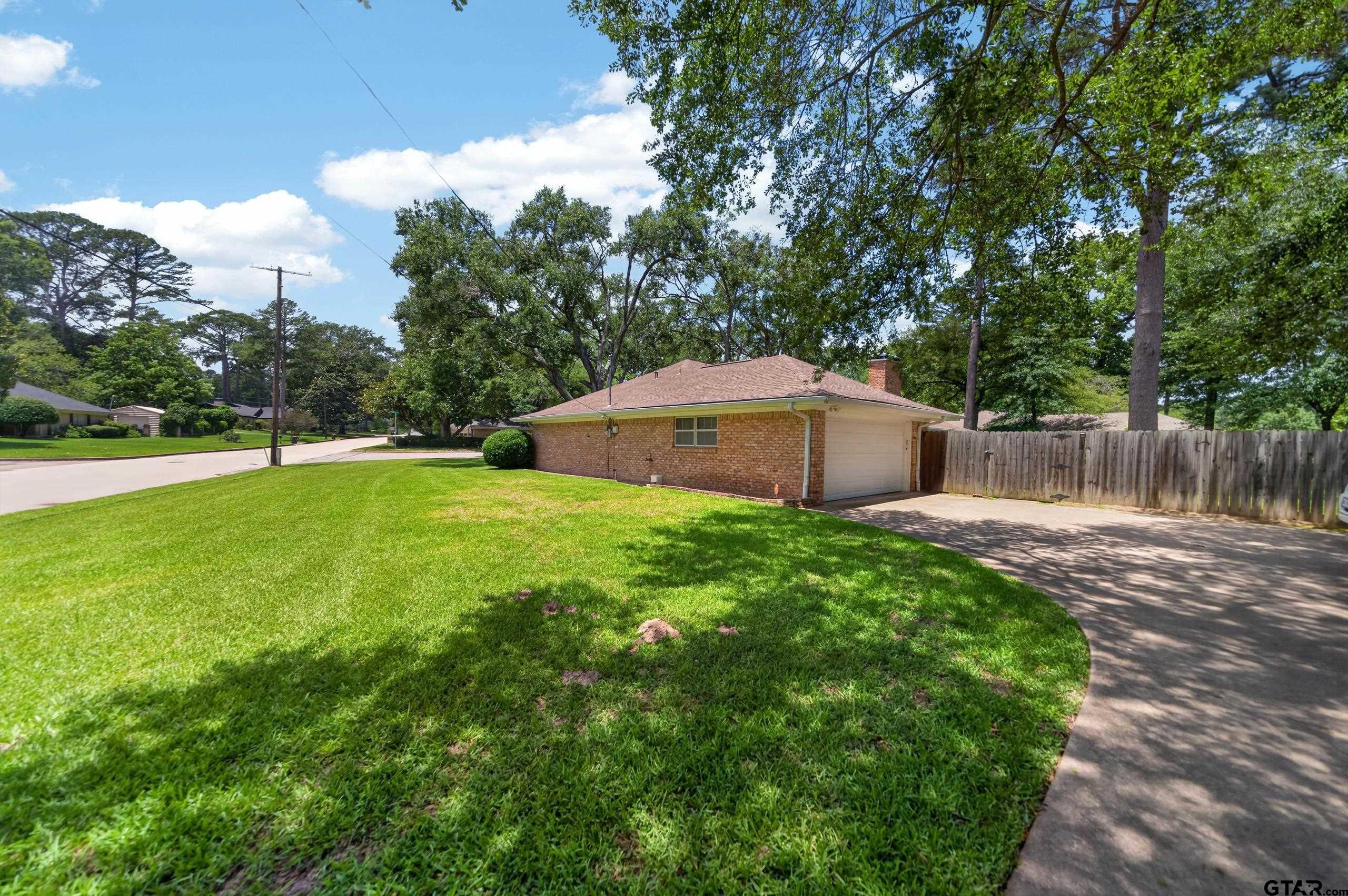 8240 Baylor Dr