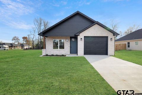 304 W Tarbutton Troup TX 75789