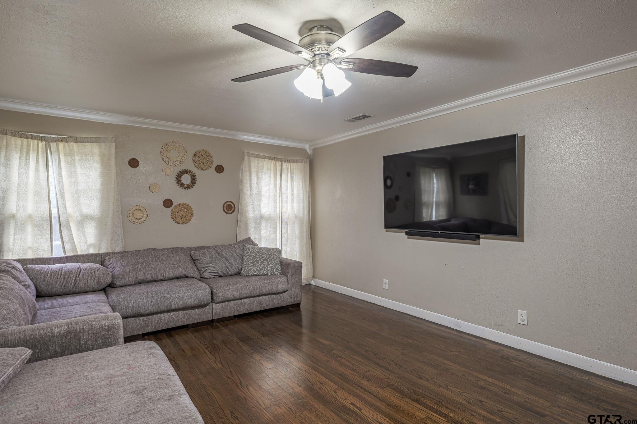 1500 Crescent Dr