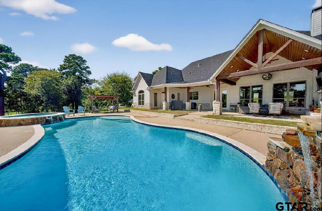 11855 County Road 1169