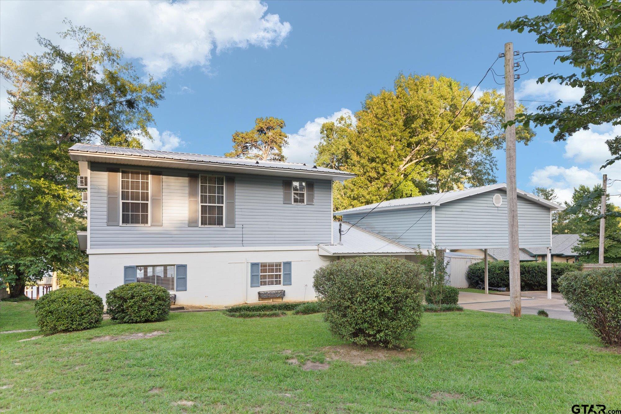 2118 W Lake Dr.