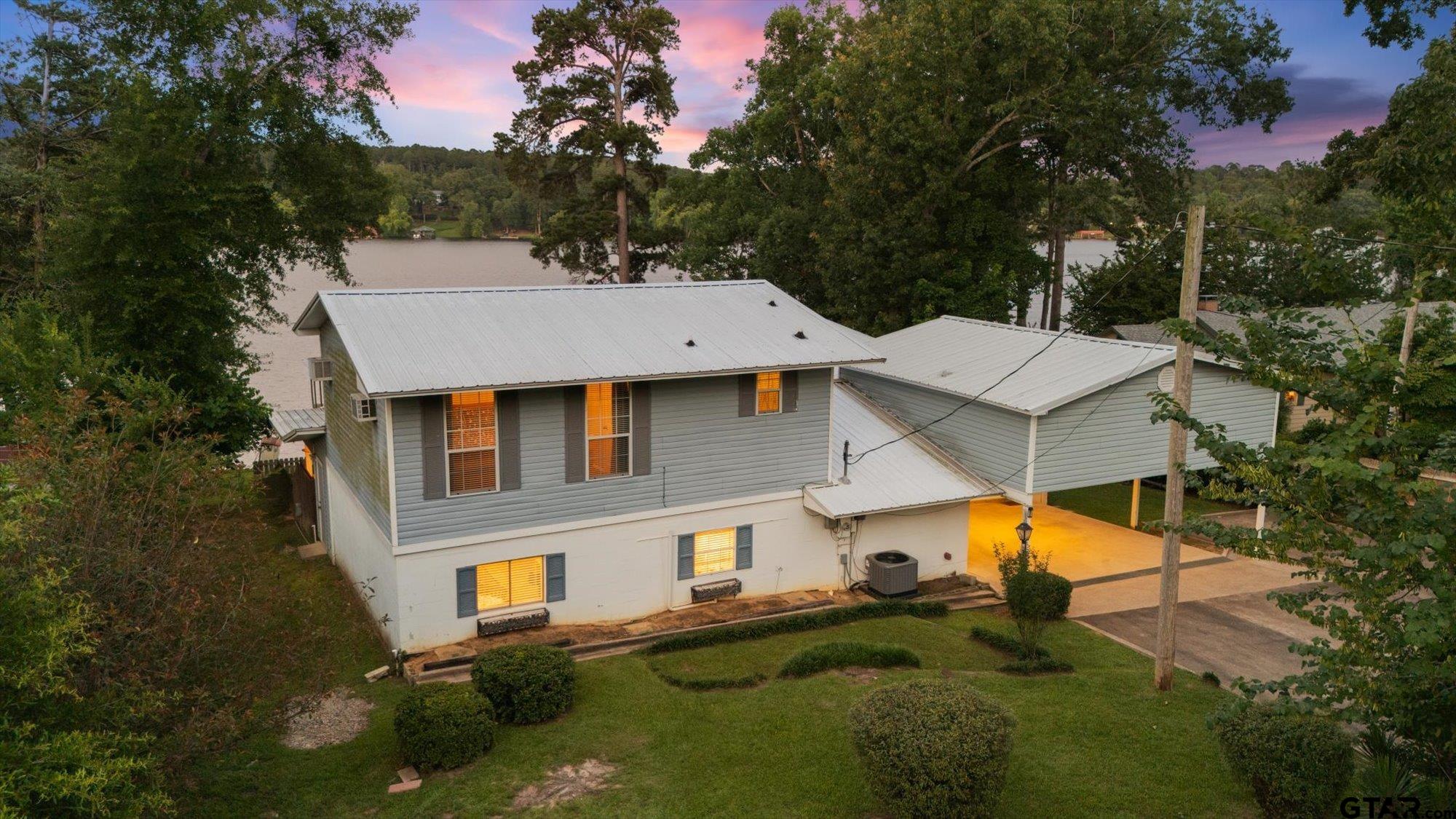 2118 W Lake Dr.