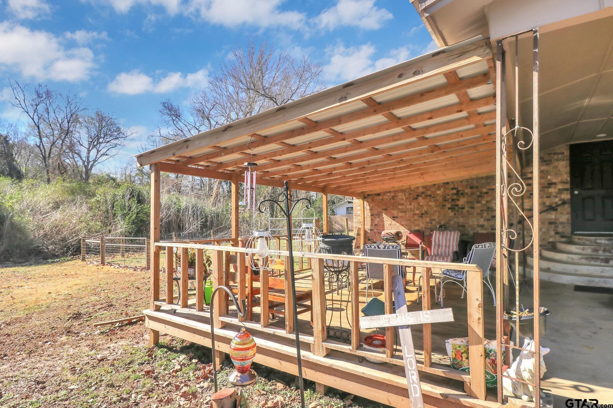 554 E San Antonio St