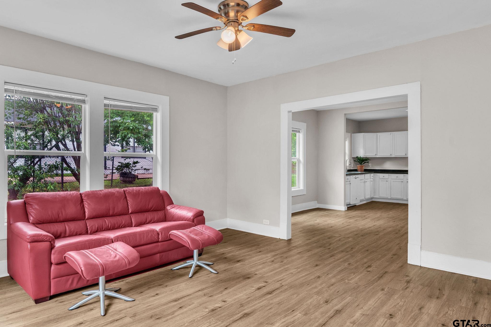 1409 N Carlyle Ave