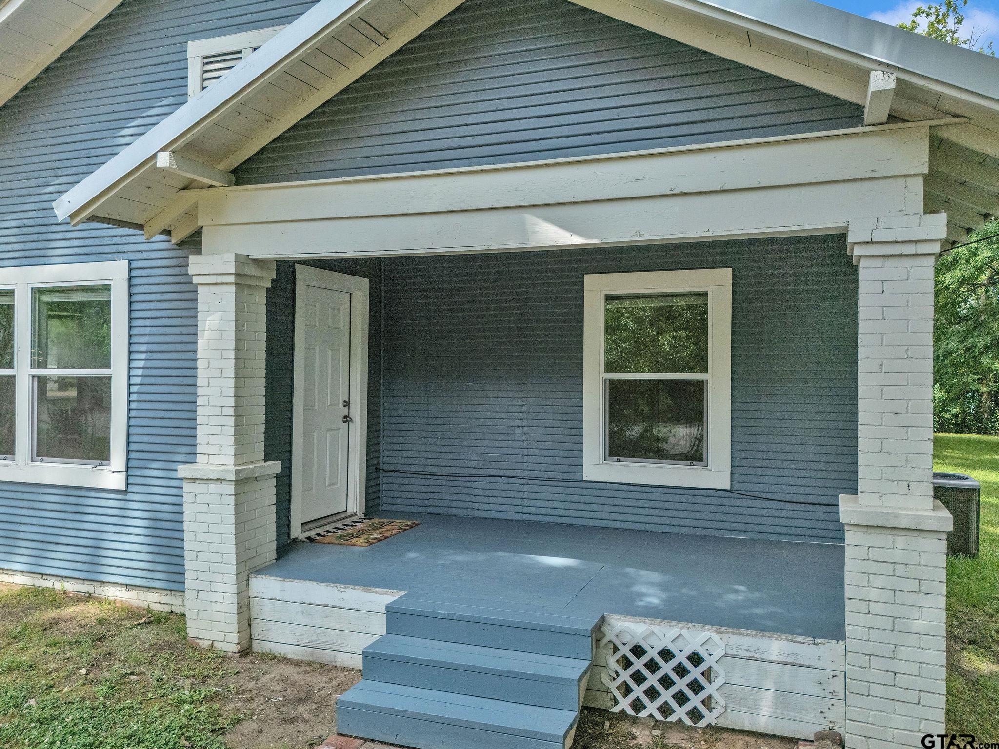1409 N Carlyle Ave