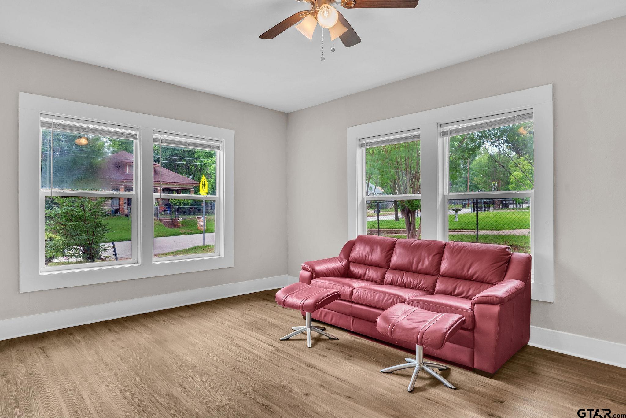 1409 N Carlyle Ave