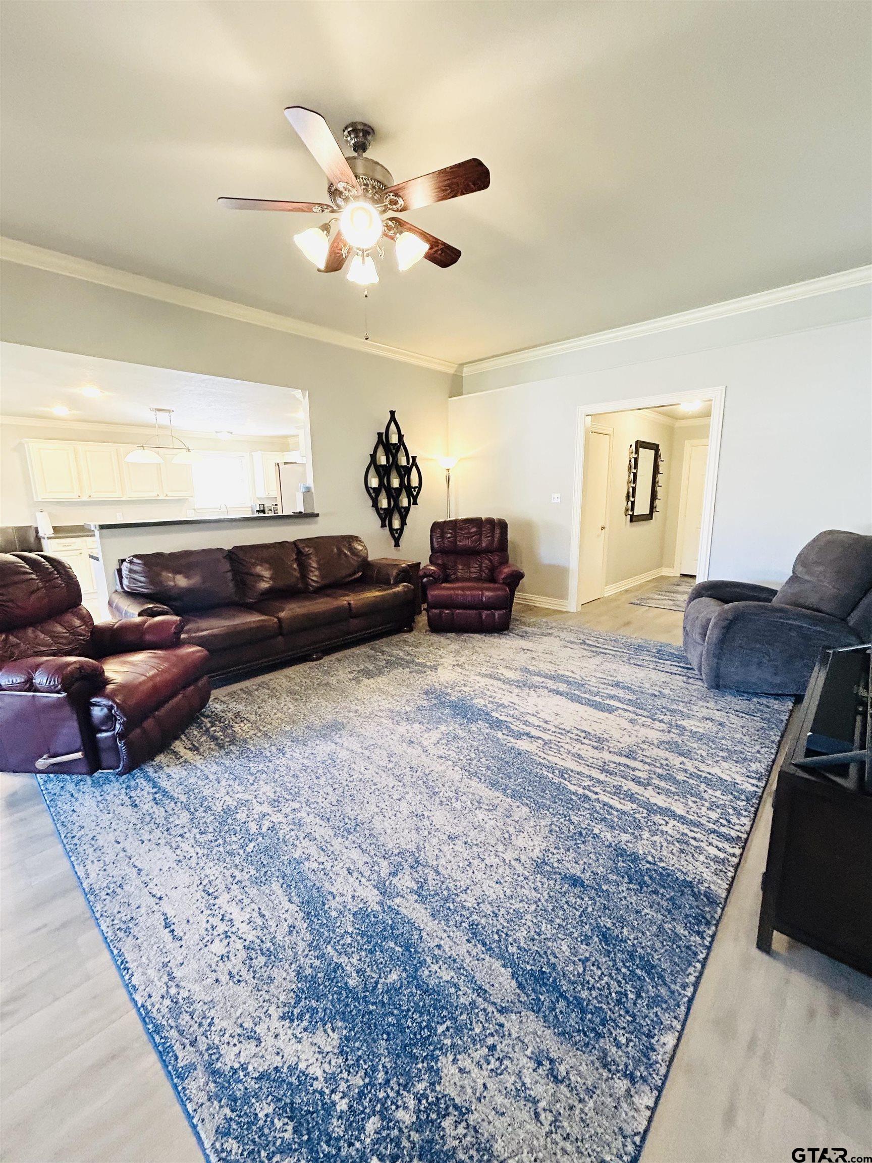 212 Willow Dr