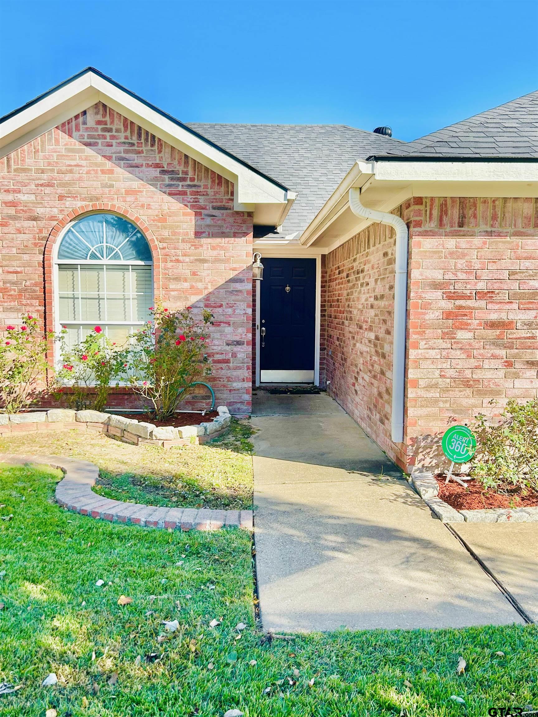212 Willow Dr