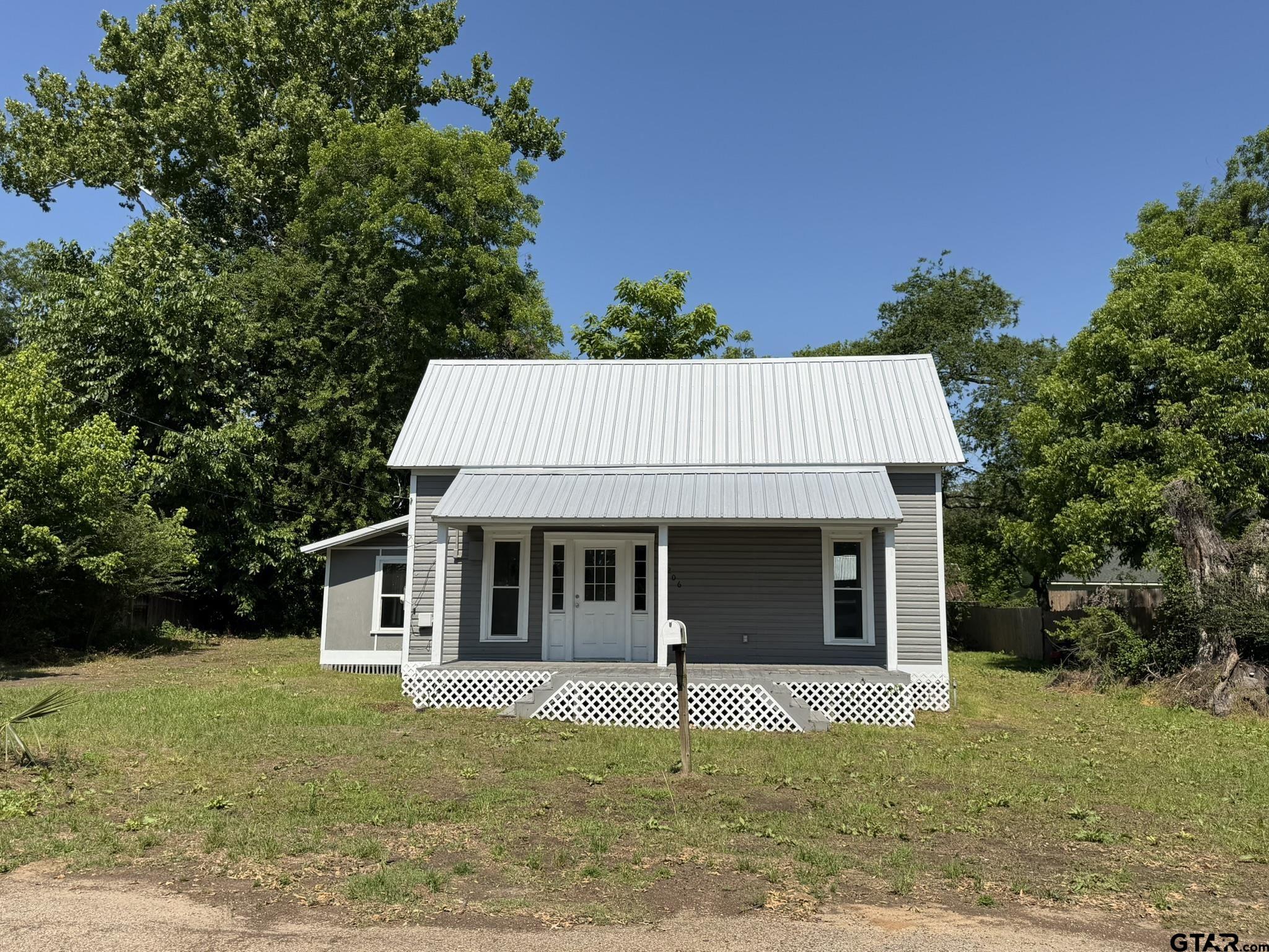 206 Live Oak