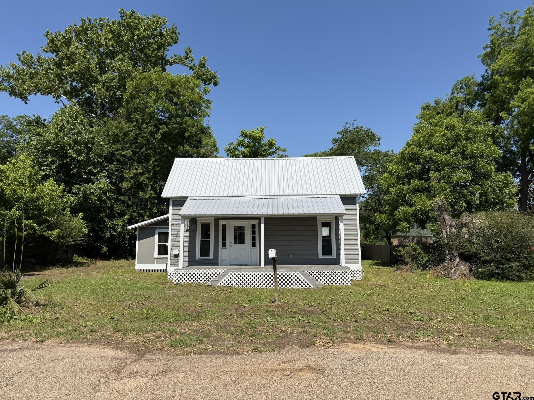 206 Live Oak