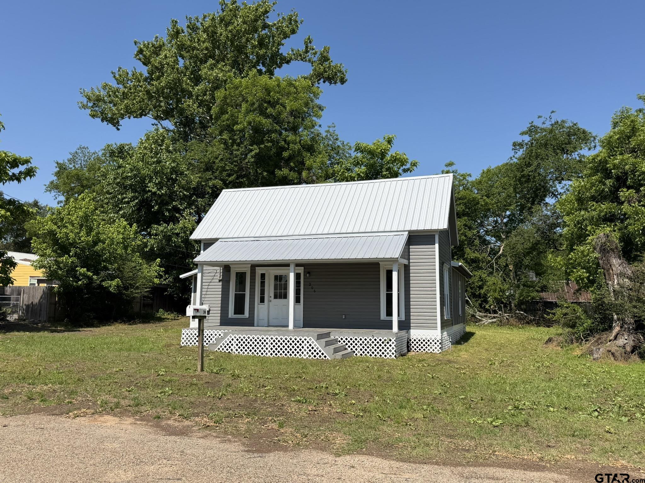 206 Live Oak