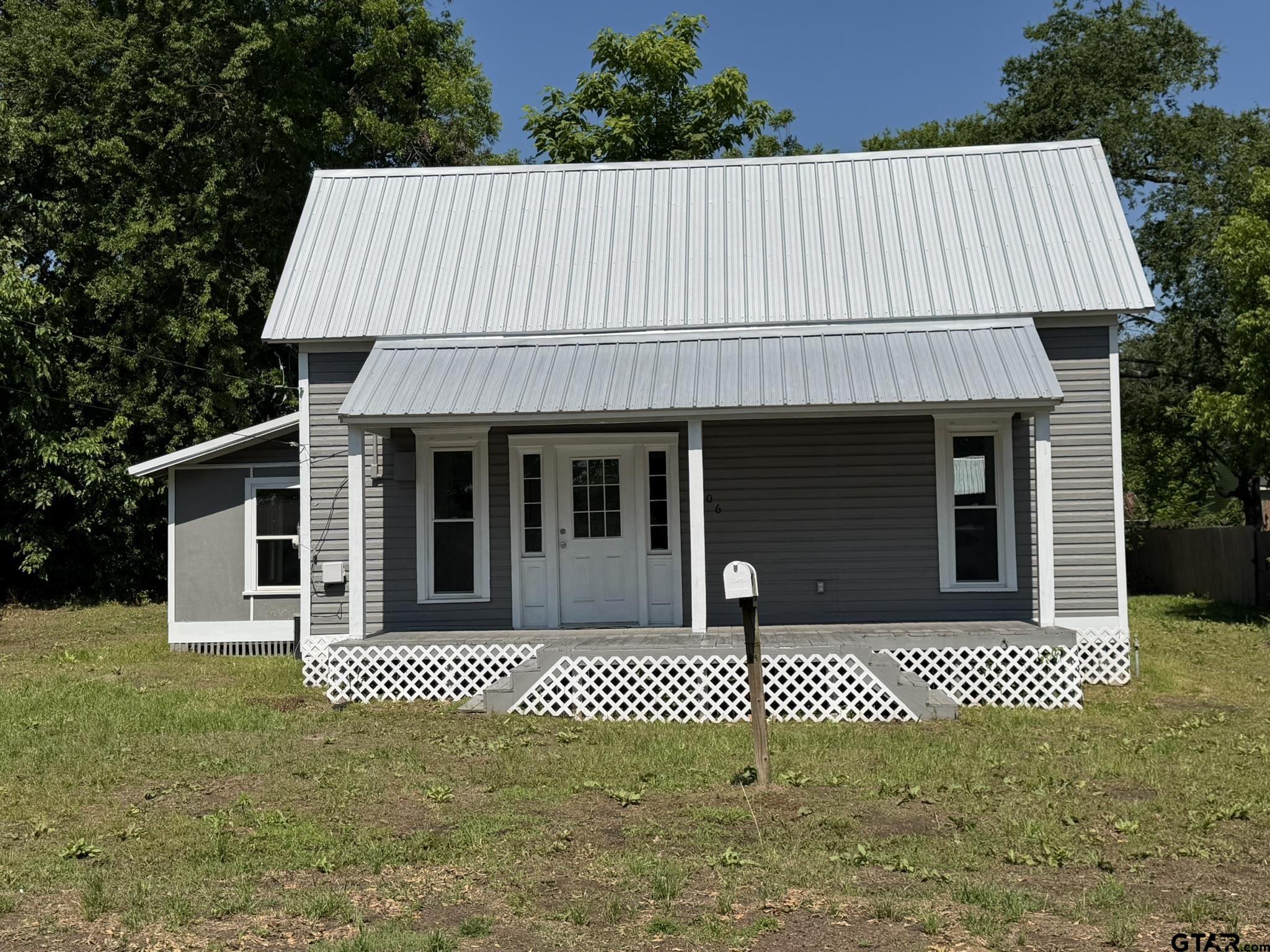 206 Live Oak