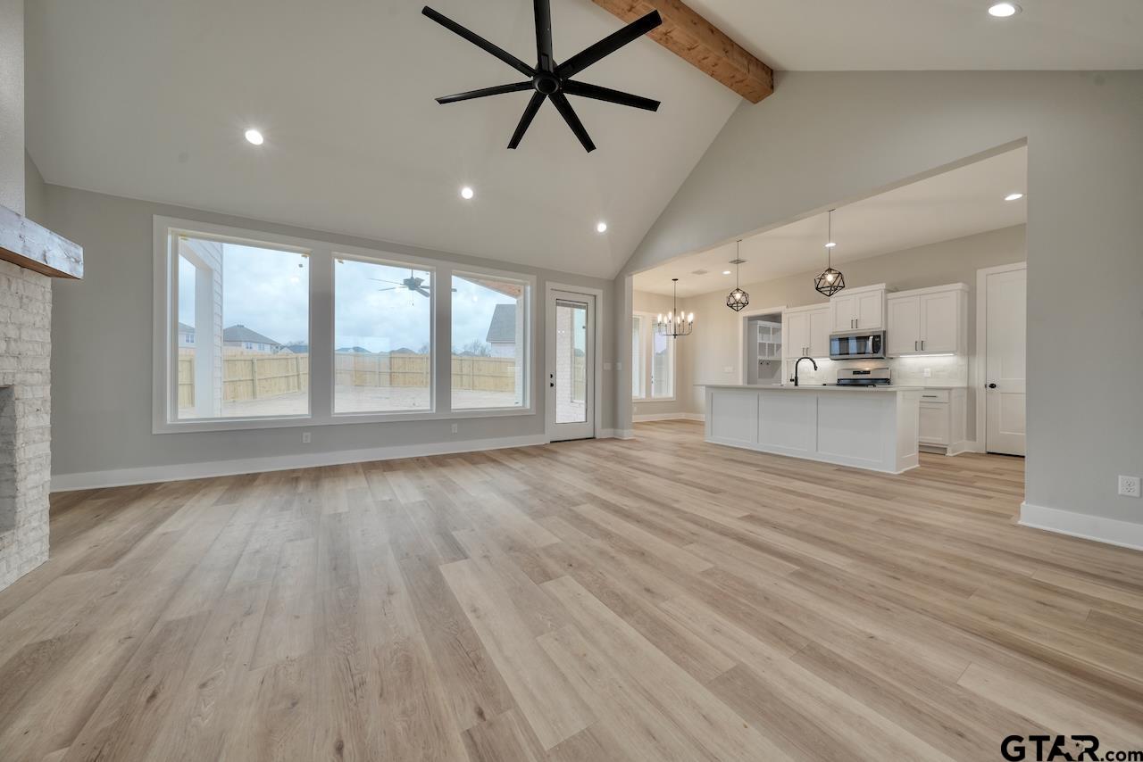 606 Prince Ln