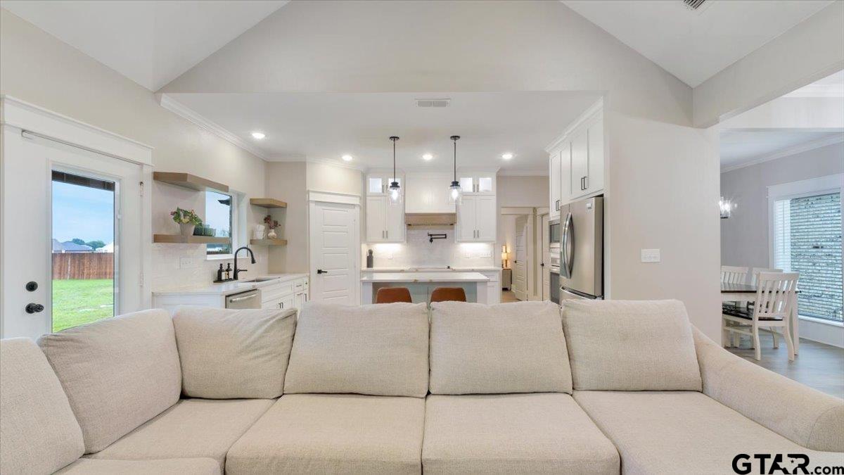 16265 Eagle Lane