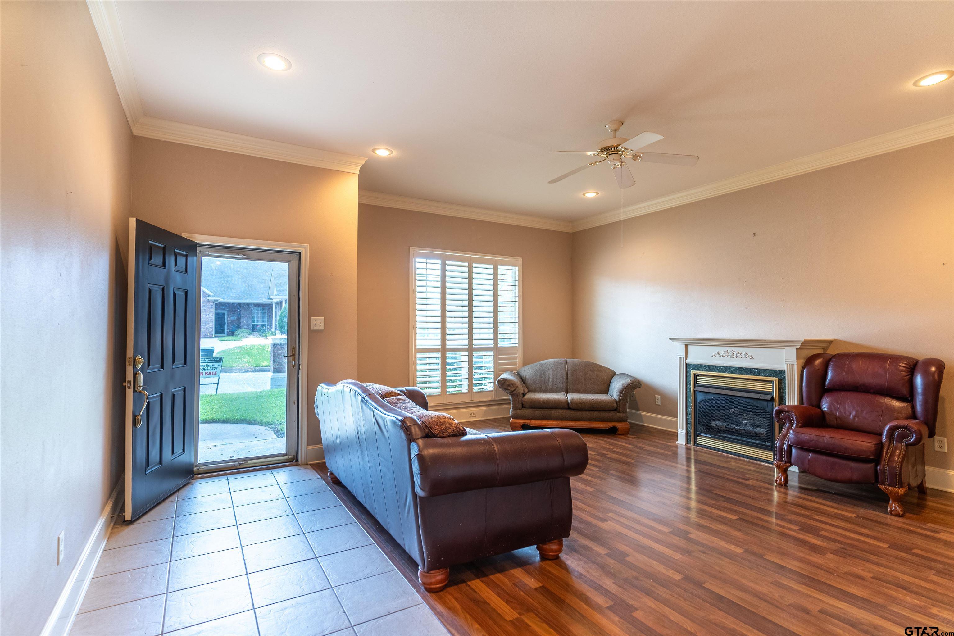 2329 Dietz Ln