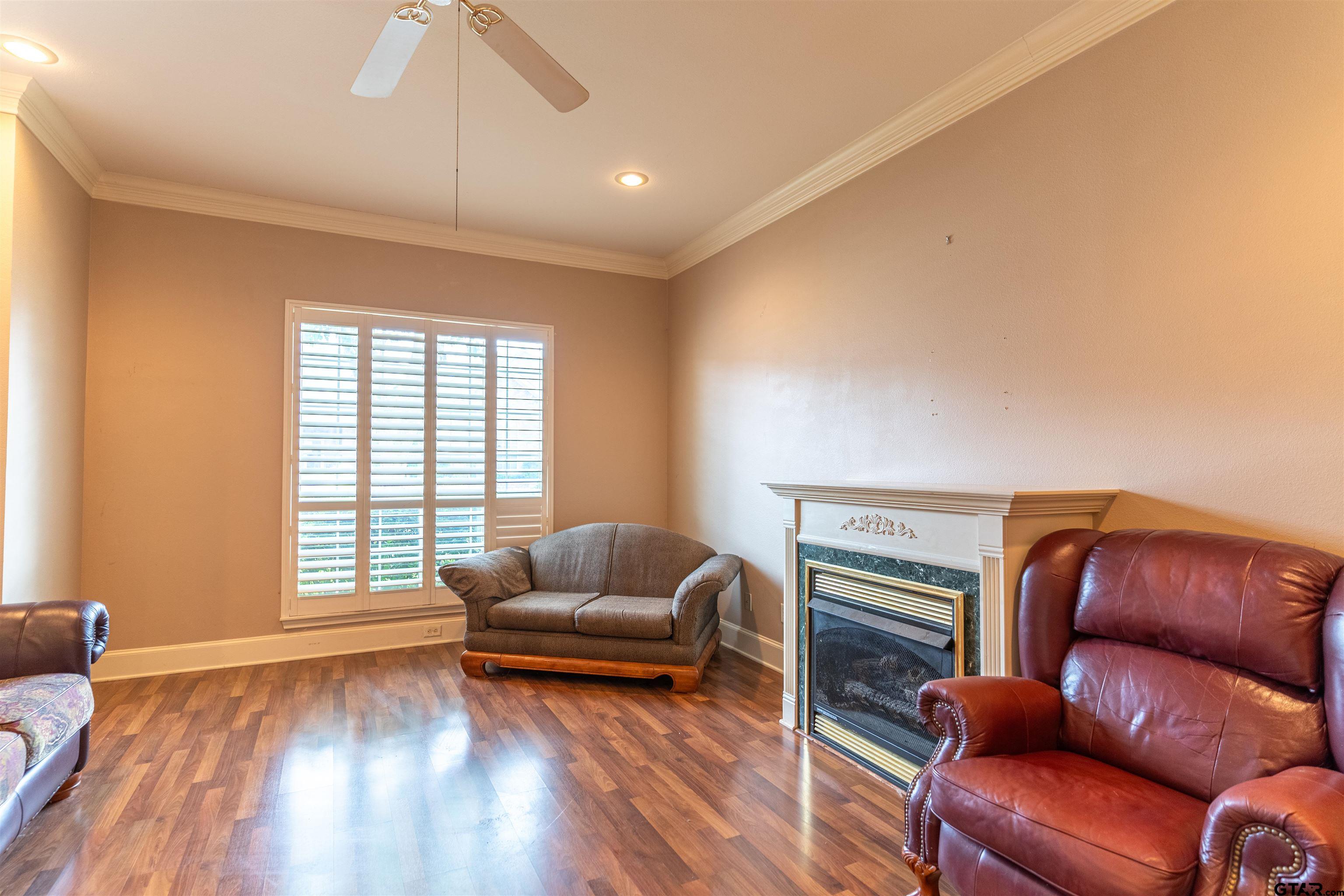 2329 Dietz Ln