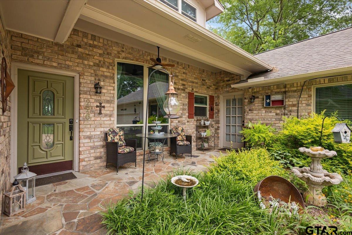 226 PINEWOOD LN