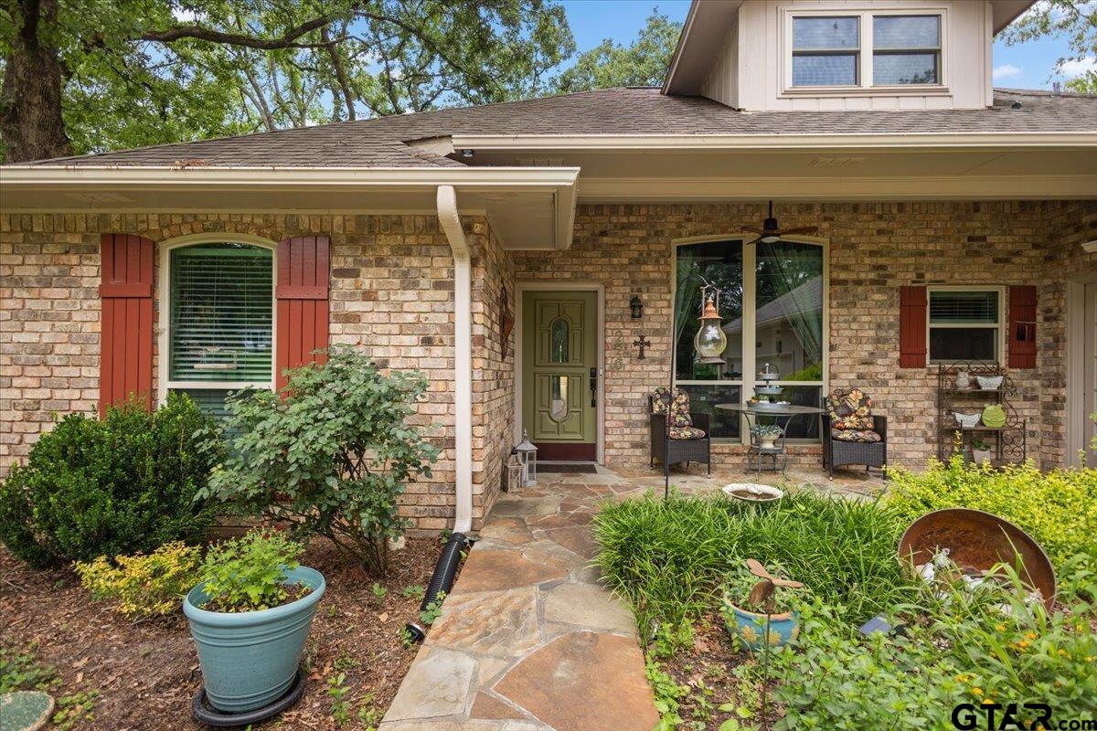 226 PINEWOOD LN